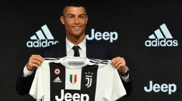 ب62 ألف يورو.. رقم قياسي مبيعات قمصان رونالدو ويكسر كل الأرقام القياسية في كرة القدم